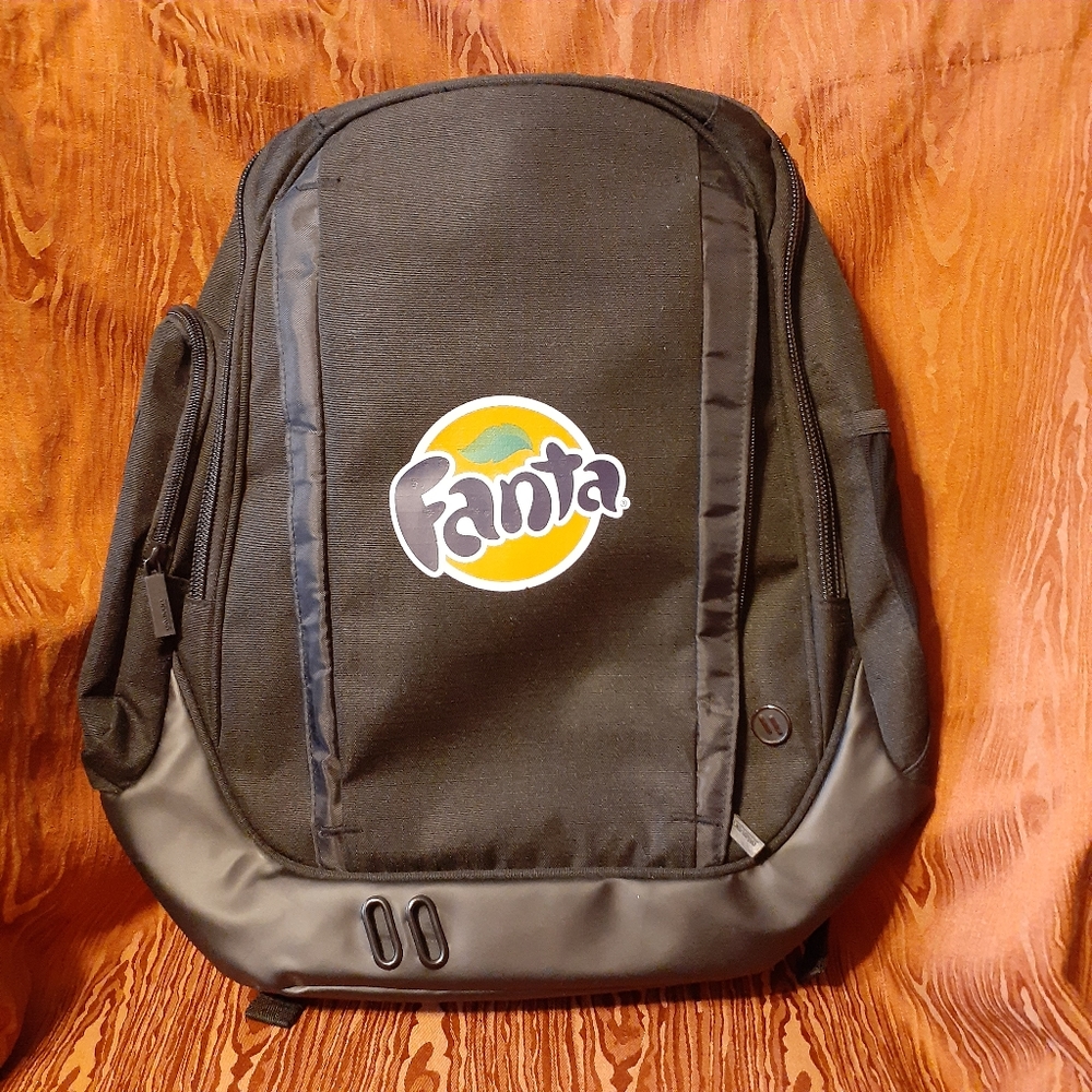 FANTA BLACK BACKPACK WITH SIDE POCKETS